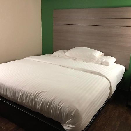 Travelers Inn And Suites Wharton Экстерьер фото