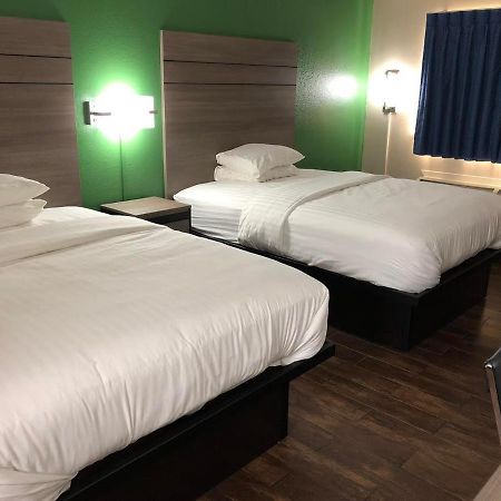 Travelers Inn And Suites Wharton Экстерьер фото