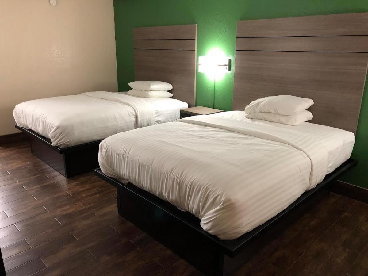 Travelers Inn And Suites Wharton Экстерьер фото