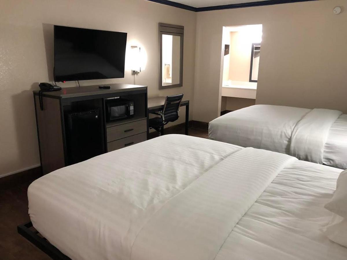 Travelers Inn And Suites Wharton Экстерьер фото